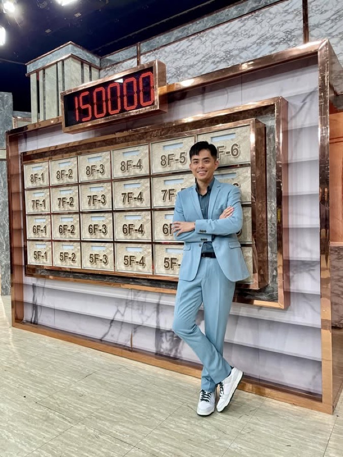 艾瑞克 Eric 穿著卡爾登西服上節目
