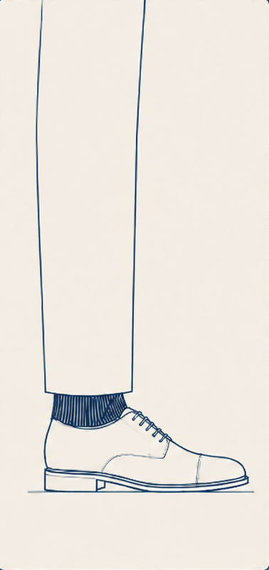 Cropped 短褲長示意圖：褲管明顯縮短，清楚露出襪子